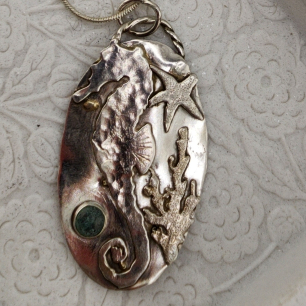 TURQUOISE SEA HORSE PENDANT HANDCRAFTED WITH RECYCLED STERLING SILVER METAL - Picture 6 of 7